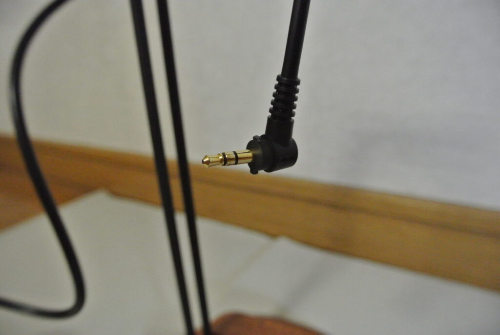 FOSTEX T50RPのケーブル本体側画像